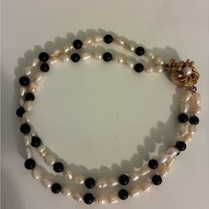 Elegant Freshwater Pearl and Black Bead bracelet. Vintage Pearl bracelet